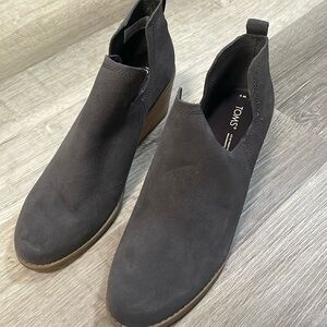 TOMS wedge boot